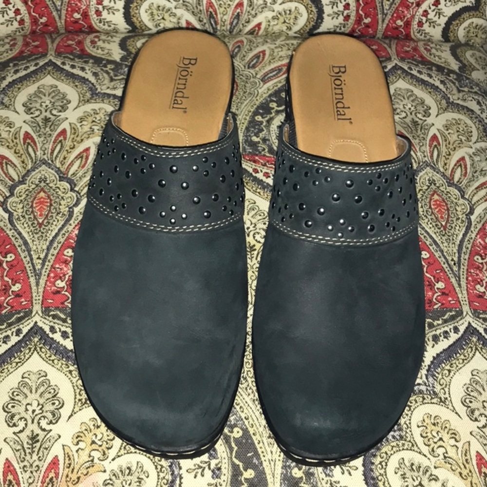 B jorndale women’s clogs